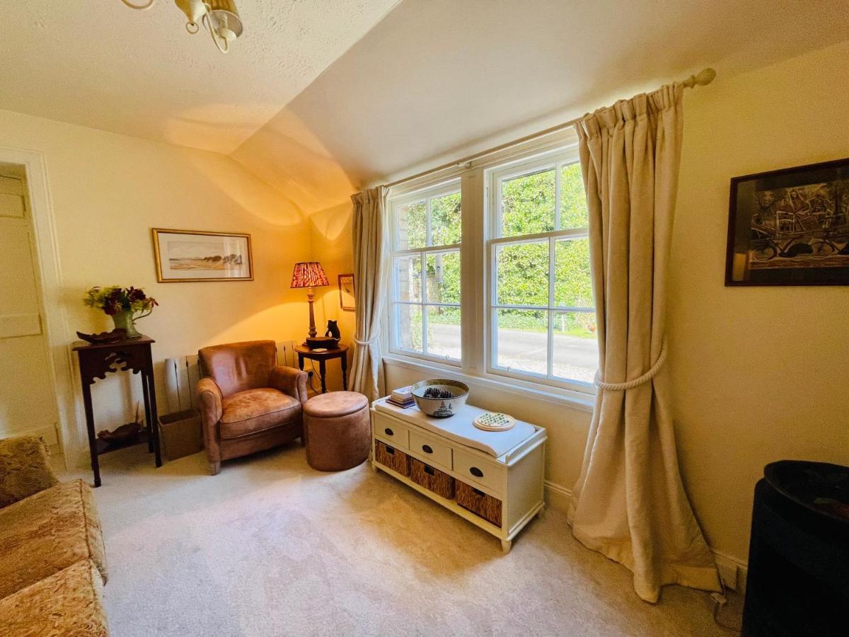 Carnell Country Estate & Holiday Cottages In Ayrshire Hurlford Exteriör bild