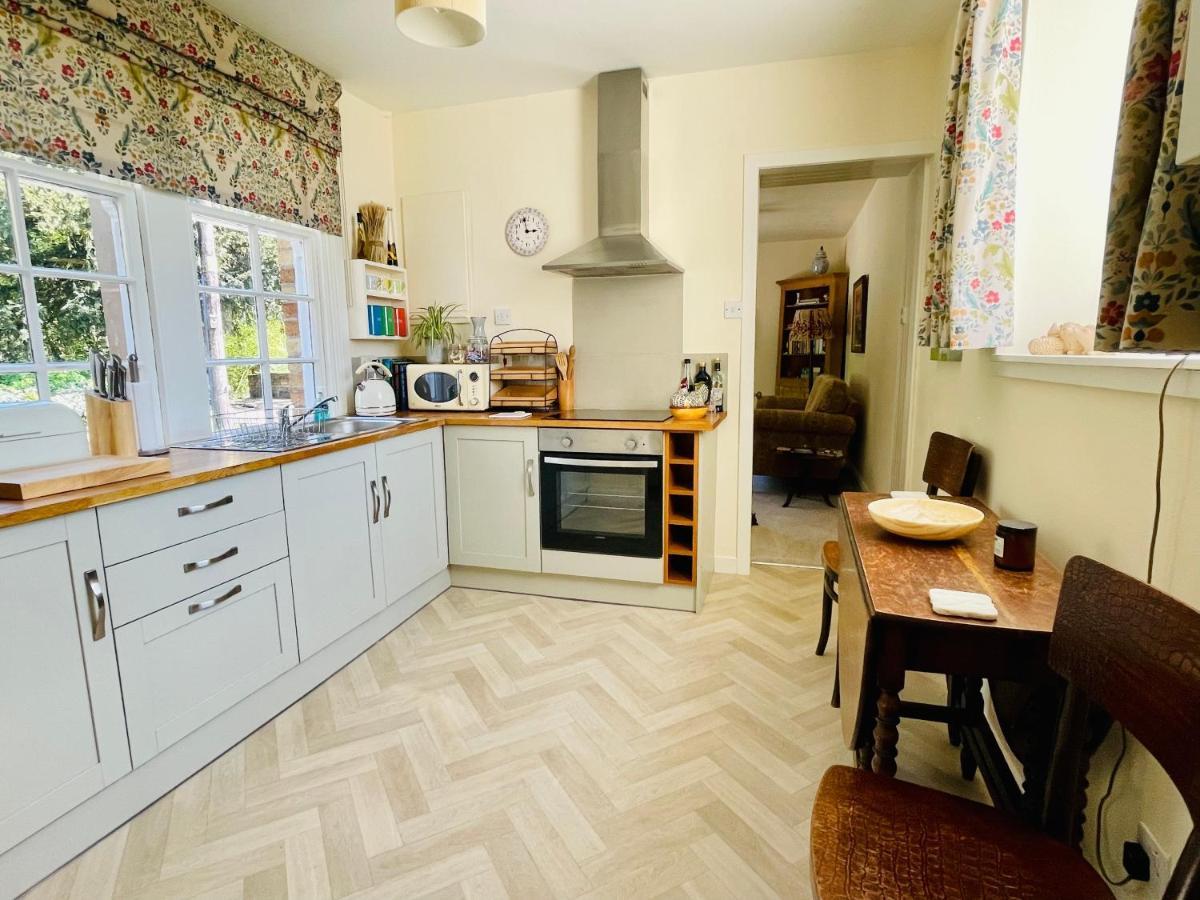 Carnell Country Estate & Holiday Cottages In Ayrshire Hurlford Exteriör bild