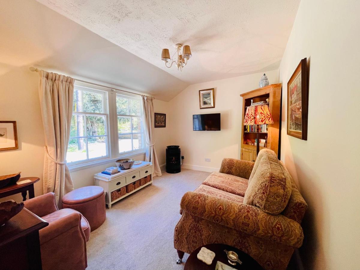 Carnell Country Estate & Holiday Cottages In Ayrshire Hurlford Exteriör bild