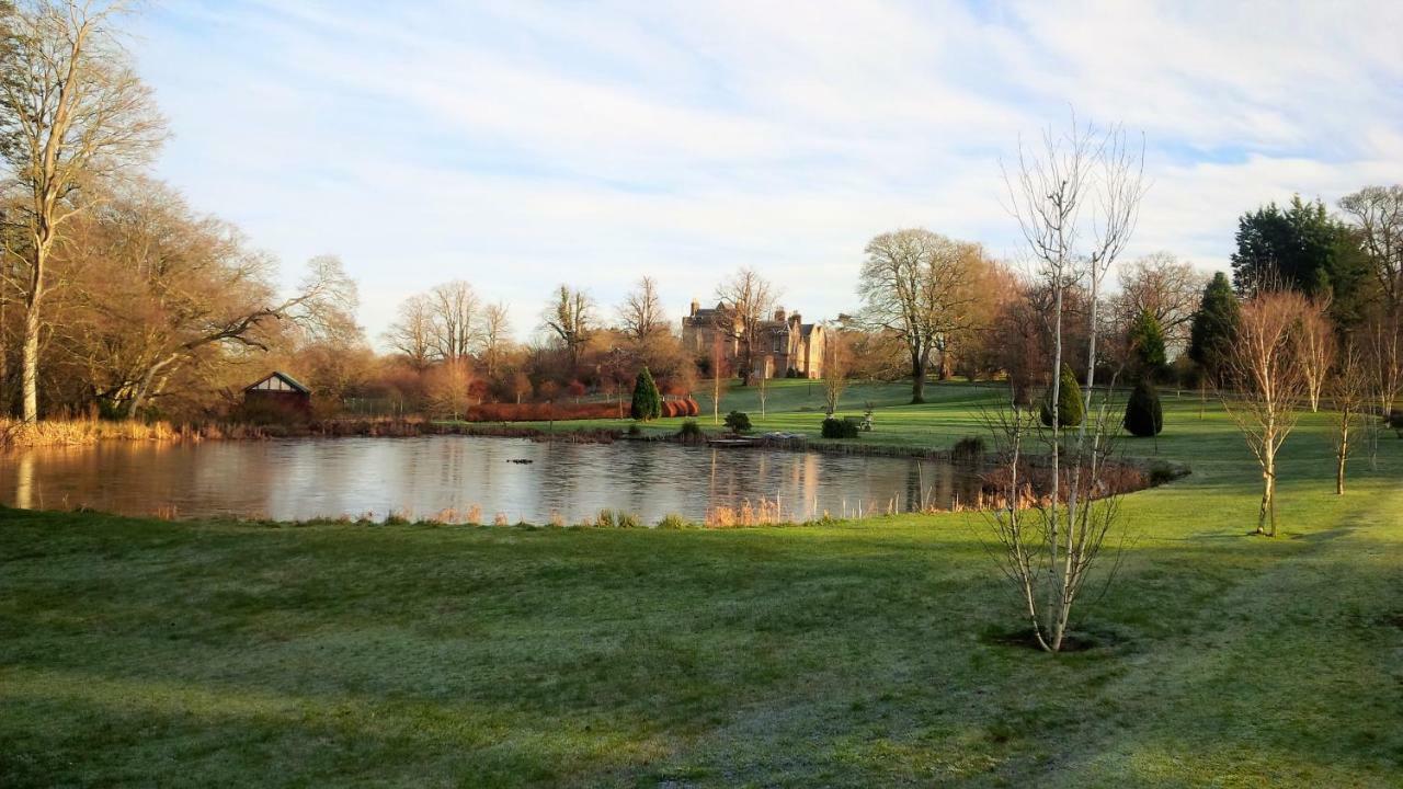Carnell Country Estate & Holiday Cottages In Ayrshire Hurlford Exteriör bild